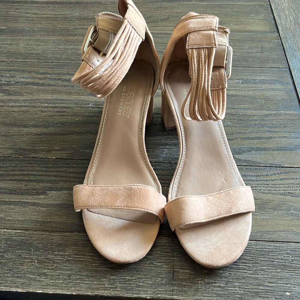 Aerosoles Martha Stewart Size 8 
Suede, nude 2” heels 

Worn Once.
